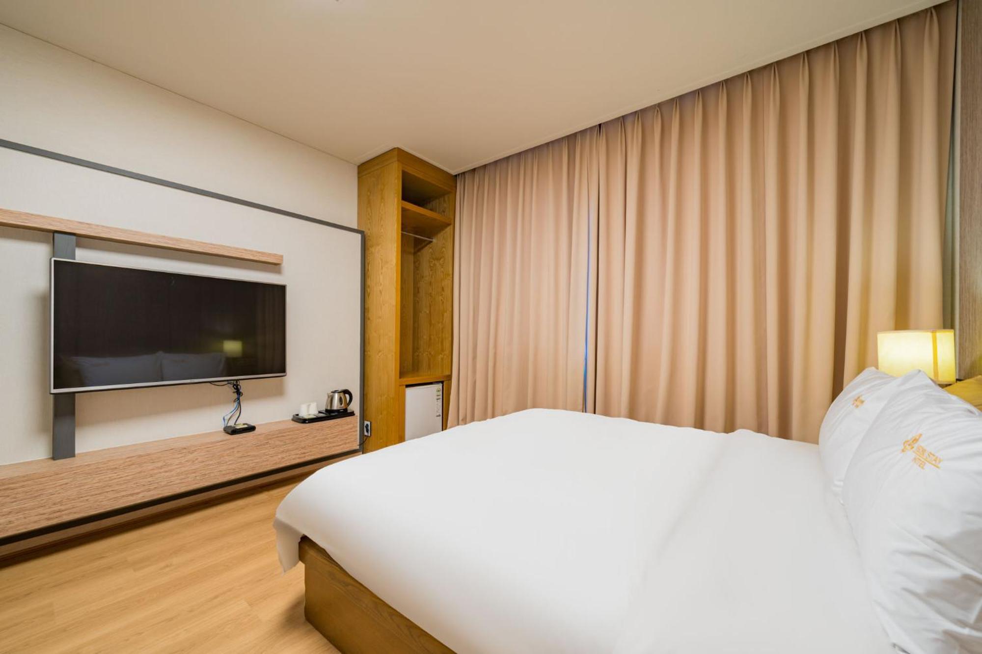 Yeosu Stay Hotel Værelse billede