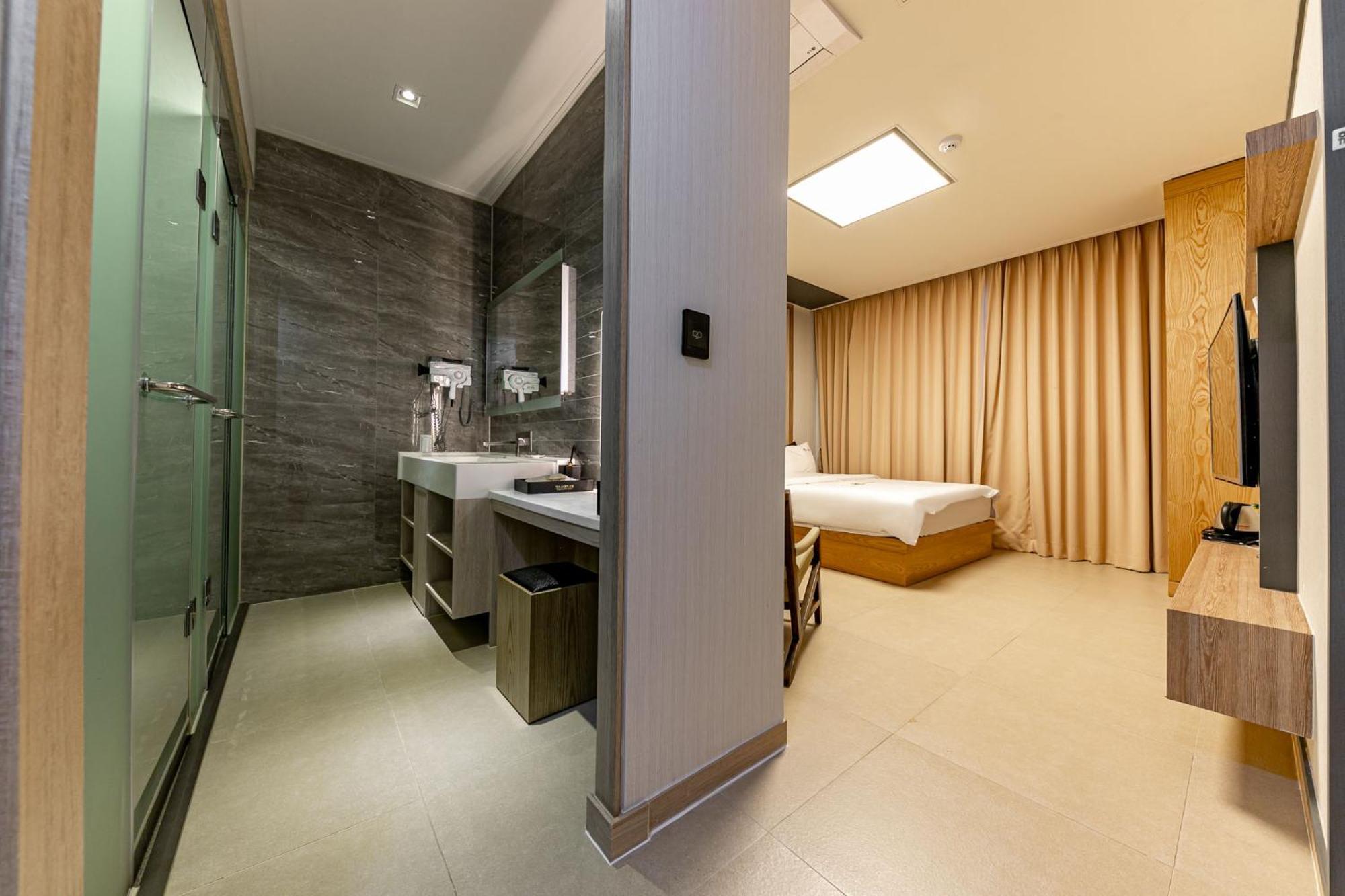 Yeosu Stay Hotel Værelse billede