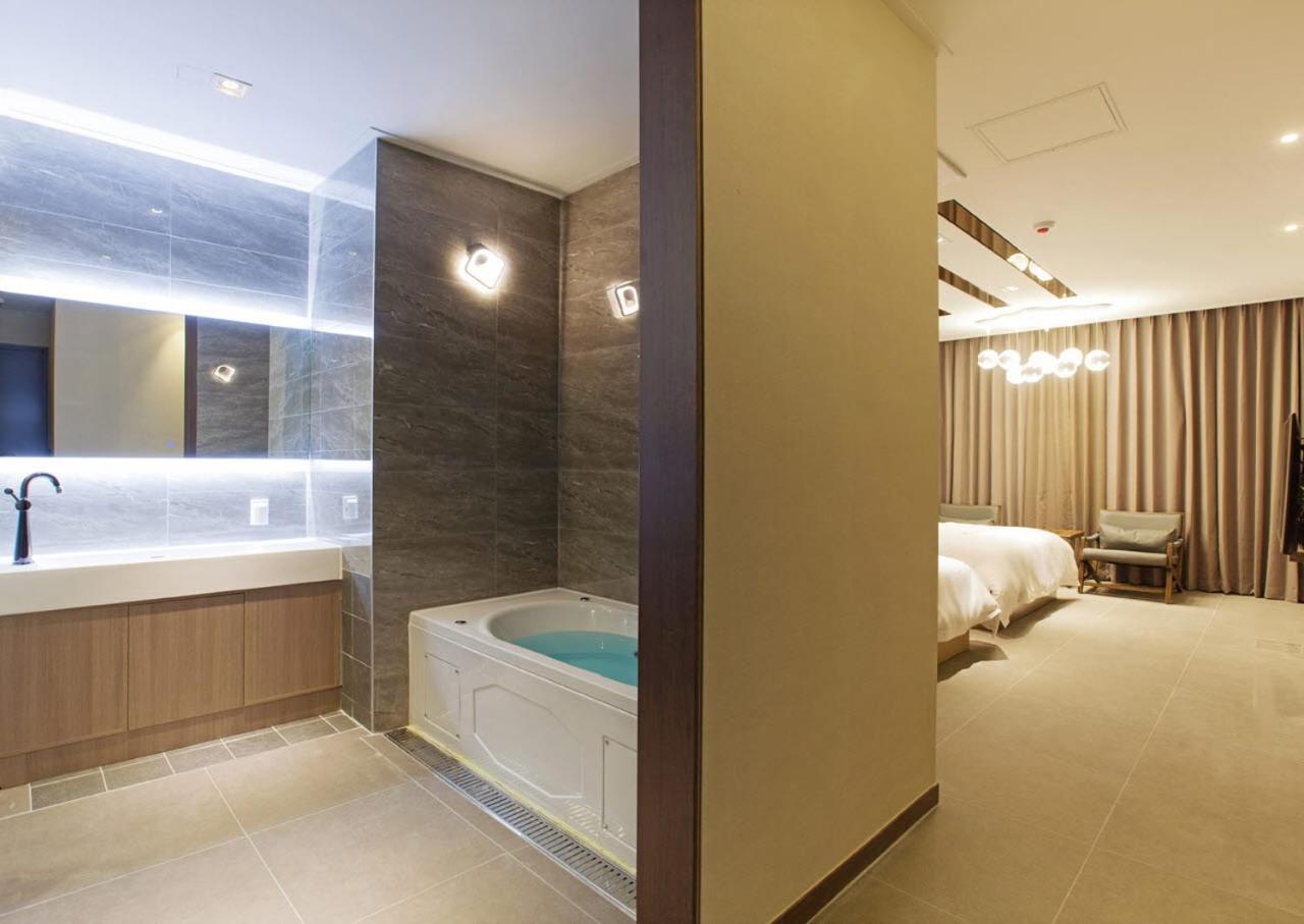 Yeosu Stay Hotel Værelse billede