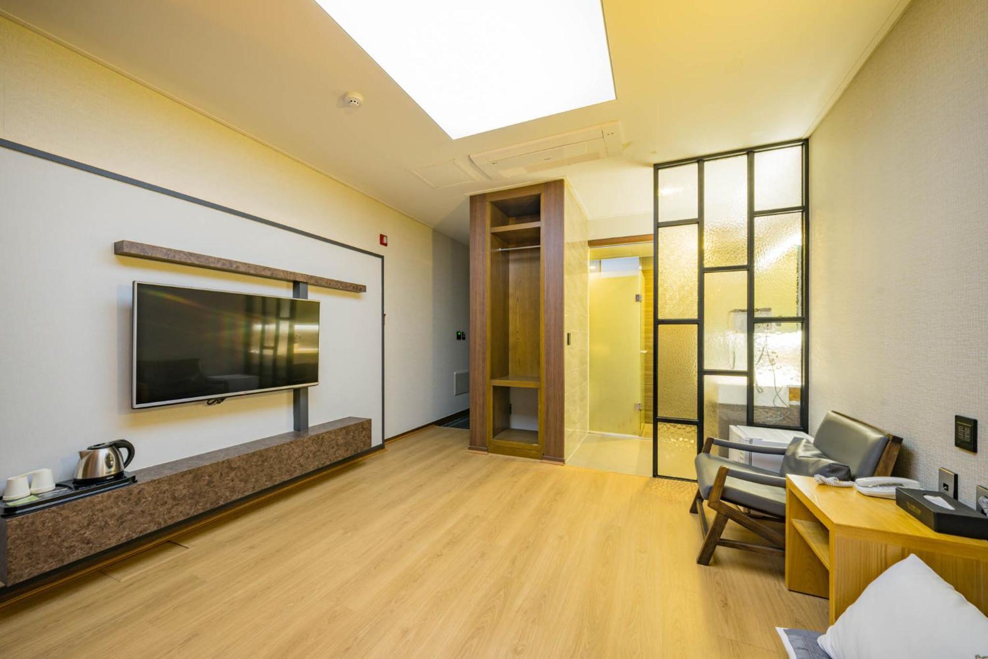 Yeosu Stay Hotel Værelse billede