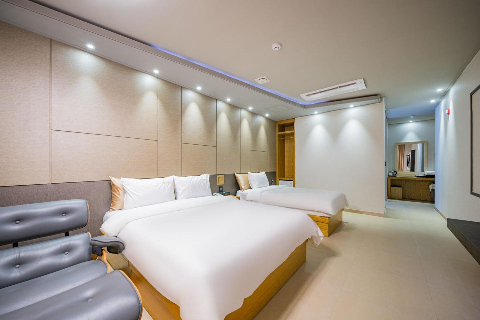 Yeosu Stay Hotel Værelse billede