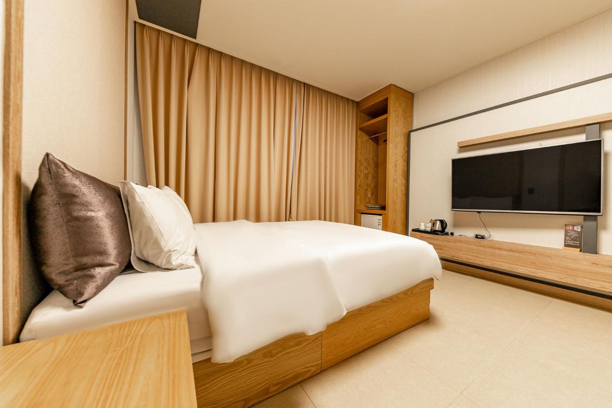Yeosu Stay Hotel Værelse billede